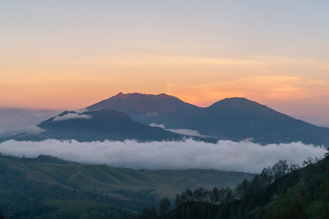 Ilustrasi Gunung Tertinggi di Kalimantan, Freepik/Jcomp