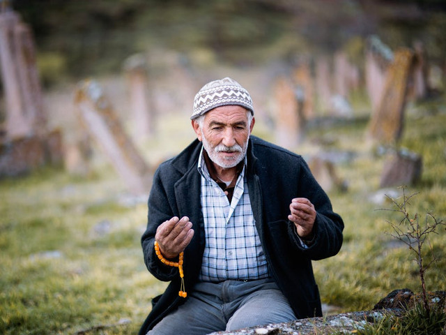 Ilustrasi doa ziarah kubur singkat. Foto: Pexels/Mehmet Turgut Kirkgoz