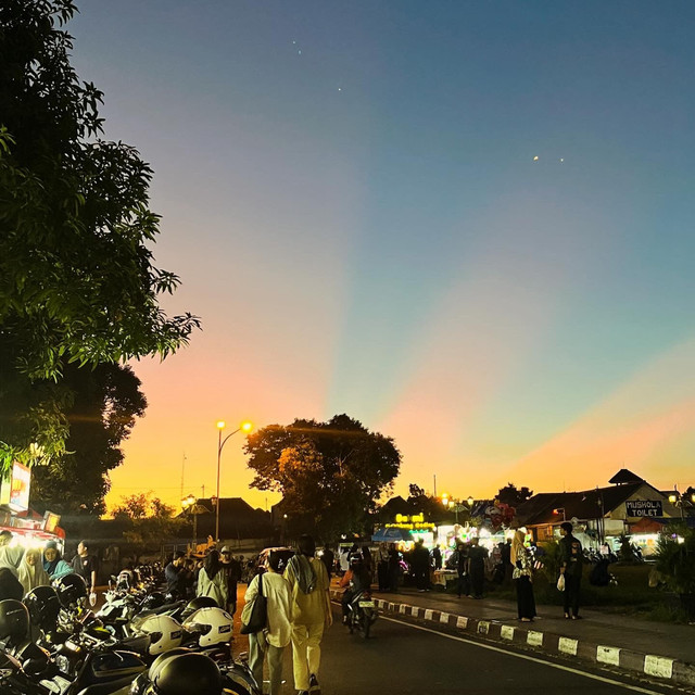 Foto Suasana Sore Hari di Alun Alun Kidul Yogyakarta ( Sumber: Dok.pribadi )