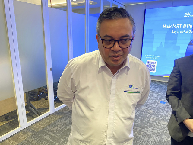 Direktur Pengembangan Bisnis PT MRT Jakarta (Perseroda), Farchad Mahfud dan Head of Gopay Walet, Kelvin Timotius di Jakarta, Kamis (23/1/2025). Foto: Muhammad Fhandra Hardiyon/kumparan