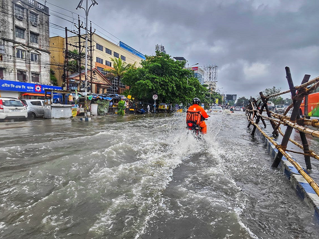 Ilustrasi ruang lingkup geosfer terkait bencana hidrometeorologi. Sumber: pexels.com/DibakarRoy.