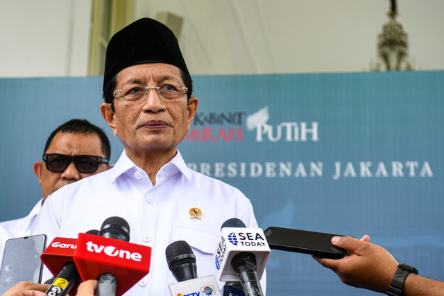 Menteri Agama Nasaruddin Umar menjawab pertanyaan wartawan usai melakukan rapat koordinasi dengan Mensesneg dan Seskab di Istana Negara, Jakarta, Jumat (27/12/2024). Foto: Muhammad Adimaja/ANTARA FOTO