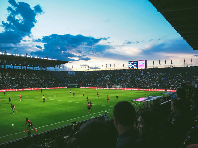 Ilustrasi link dan cara nonton live streaming arema fc vs persib bandung. Sumber: fancy crave/unsplash