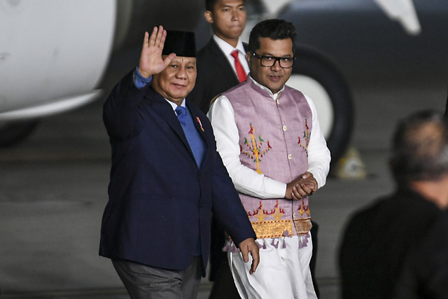 Presiden Prabowo Subianto (kiri) disambut Menteri Negara untuk Urusan Luar Negeri India Pabitra Margherita (kedua kiri) setibanya di Air Force Station Palam, New Delhi, India, Kamis (23/1/2025). Foto: ANTARA FOTO/Hafidz Mubarak A