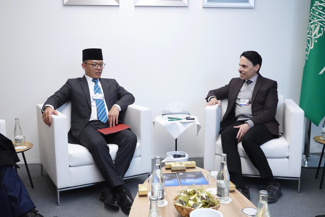 Suasana pertemuan Menlu RI Sugiono dan Menlu Arab Saudi Pangeran Faisal Bin Farhan Al Saud di sela WEF di Davos, Swiss, Kamis (23/1). Foto: Dok: Kemlu RI