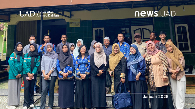 Foto Bersama pada Sosialisasi Program Kampung Iklim di Padukuhan Tonalan (Dok. Tim PkM UAD)