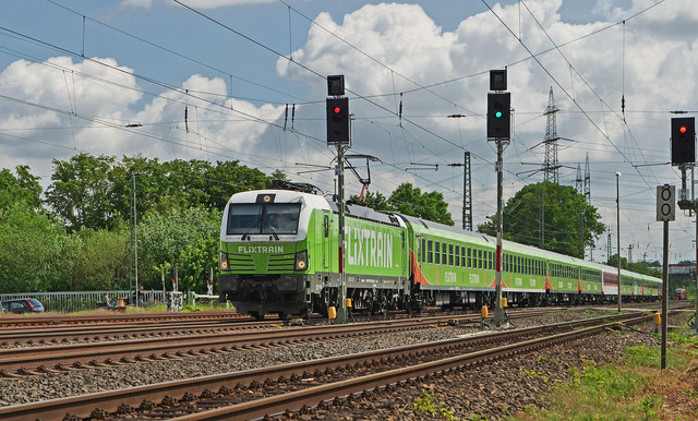 Ke Semarang naik kereta turun di stasiun mana. Foto hanya ilustrasi, bukan tempat yang sebenarnya. Sumber: Pixabay/hpgruesen