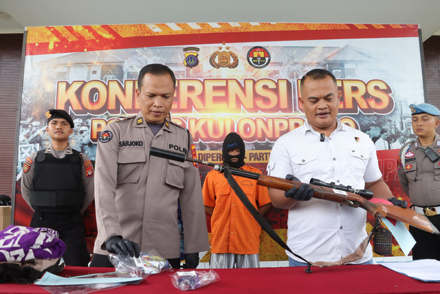 Konferensi pers kasus perkosaan seorang nenek di Kulon Progo. Foto: Dok. Polres Kulon Progo