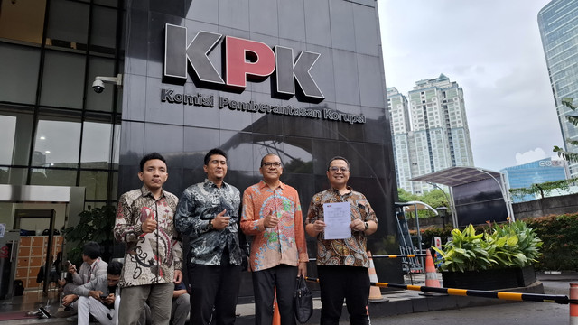 Ikatan Wajib Pajak Indonesia (IWPI) melaporkan dugaan korupsi mega proyek aplikasi sistem administrasi pajak Coretax ke KPK, Jumat (24/1). Foto: Dok. IWPI