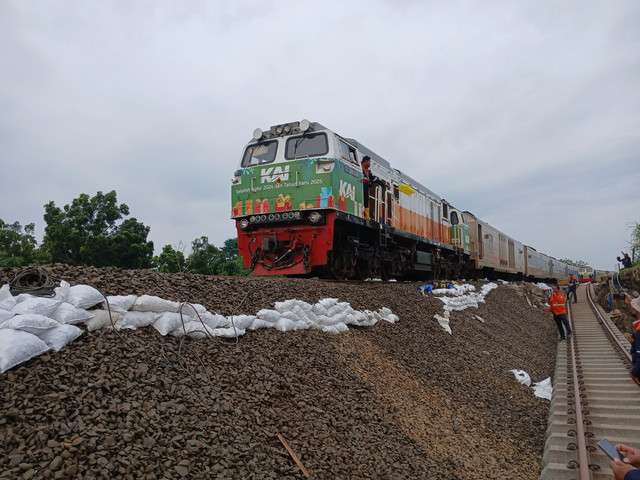 Kondisi salah satu rel di KM 32+5/7 antara Stasiun Gubug - Stasiun Karangjati Kabupaten Grobogan yang sudah berhasil diperbaiki. Foto: Dok Istimewa