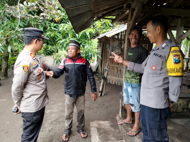 Polsek Rejotangan Datangi Laporan Adanya Orang Tidak Dikenal Tinggal Sama Warga 