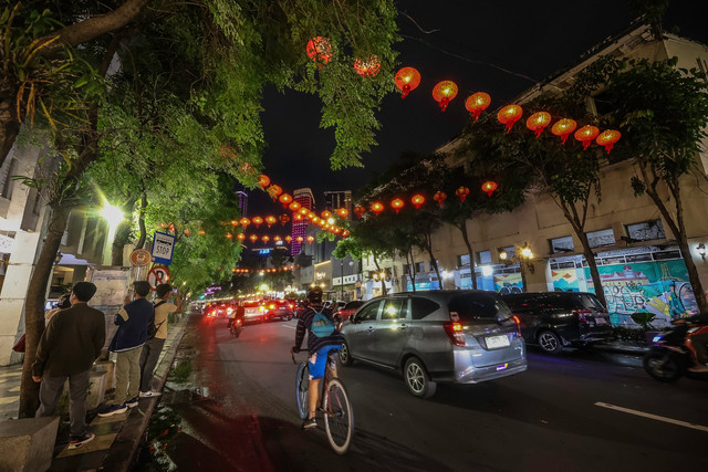 Hiasan lampion mempercantik sudut Kota Surabaya. Foto: Diskominfo Surabaya 