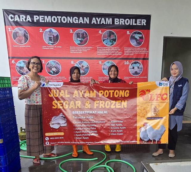 Pertamina fasilitasi rumah potong ayam Lintang Chicken di Lampung Tengah, Provinsi Lampung mendapatkan serfifikasi halal dari Badan Penyelenggara Jaminan Produk Halal (BPJPH). Foto: Dok. Pertamina