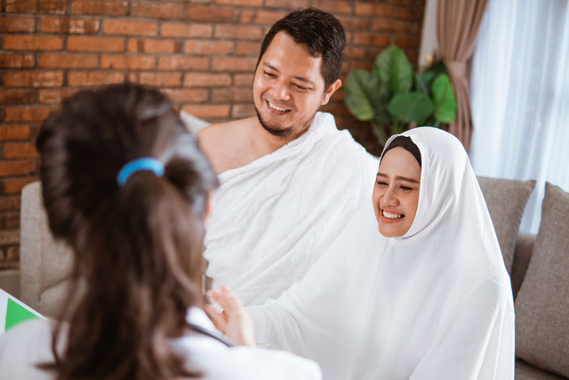 Ilustrasi memilih perlindungan kesehatan untuk mendukung kelancaran ibadah haji dan umrah. Foto: Shutterstock