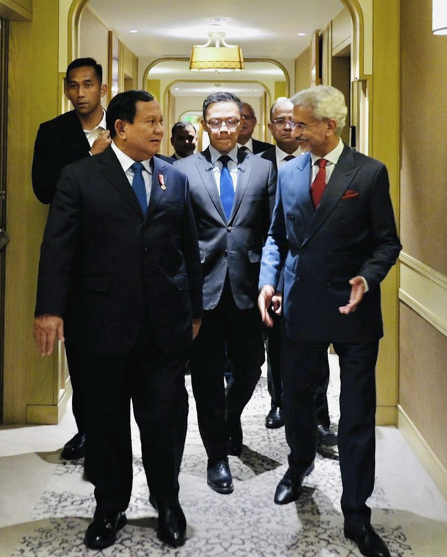 Presiden Republik Indonesia, Prabowo Subianto, menerima kunjungan kehormatan Menteri Luar Negeri India, S. Jaishankar, di hotel tempatnya bermalam di New Delhi, pada Jumat (24/1/2025). Foto: Laily Rachev - Biro Pers Sekretariat Presiden