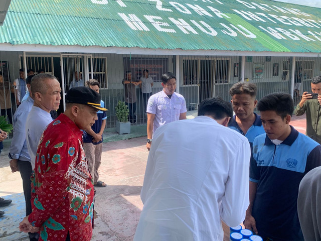 Kabid Yusuf Gunawan Saksikan Tes Urine Acak Pegawai & WBP Rutan Majene