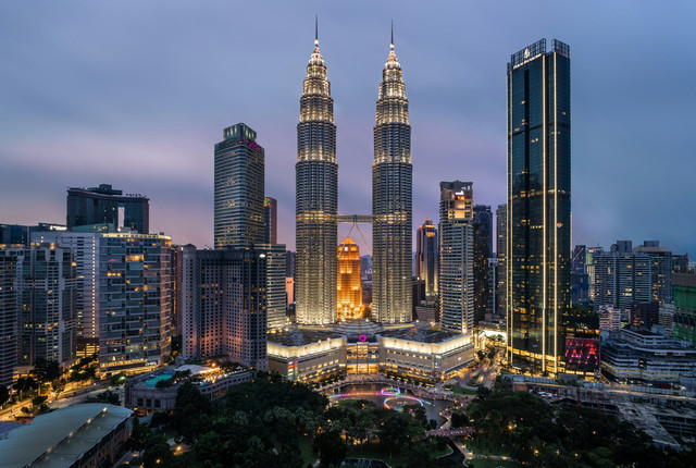 Chinatown Kuala Lumpur. Foto scuasana Kota Kuala Lumpur di malam hari.Sumber: Unsplash/Esmonde Yong