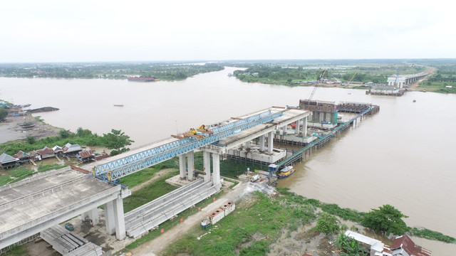 Pembangunan Jembatan Musi V di Ruas Tol Palembang-Betung. (foto: dok. Hutama Karya)