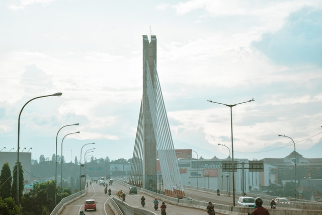 Wisata Bandung terbaru. Foto adalah Kota Bandung. Sumber: Unsplash/Hani Fildzah