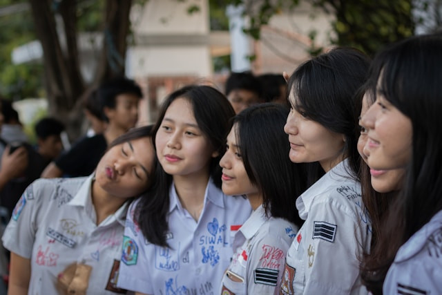 Ilustrasi jelaskan apa saja yang dapat dilakukan agar dapat menghindari pergaulan bebas dan zina. Foto: Unsplash/Gading Ihsan