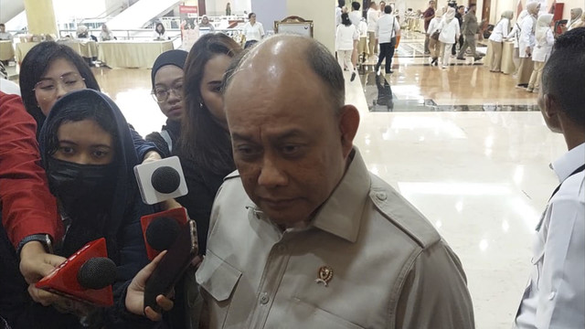 Kepala BGN Dadan Hindayana menjawab pertanyaan wartawan di Hotel Bidakara, Jakarta Selatan, Sabtu (25/1/2025). Foto: Alya Zahra/kumparan 