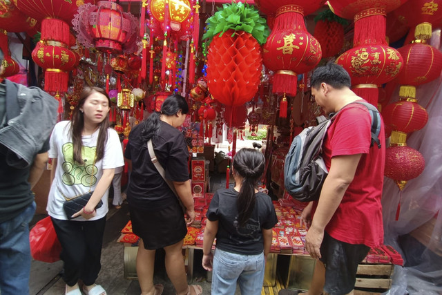 Suasana di kawasan Pasar Pecinan Glodok, Jakarta Barat, Sabtu (25/1/2025). Foto: Zamachsyari/kumparan