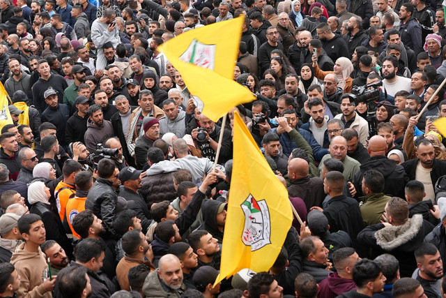 Ratusan tahanan Palestina disambut oleh warga Ramallah, pada Sabtu (25/1). Foto: Ali Sawafta/REUTERS