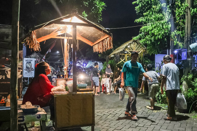 Suasana malam di Kampung Legenda Surabaya. Foto: Diskominfo Surabaya 