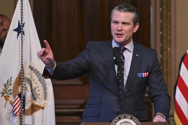 Mantan penyiar Fox News, Pete Hegseth terpilih jadi Menteri Pertahanan Amerika Serikat yang baru. Foto: Roberto Schmidt/AFP