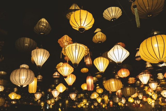 Kampung Lampion Malang (Foto hanya ilustrasi, bukan tempat sebenarnya) Sumber: unsplash/ David Emrich