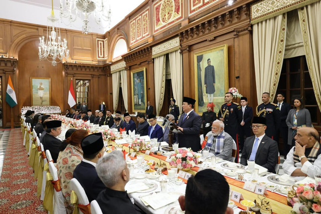 Presiden Prabowo Subianto menghadiri undangan jamuan santap malam kenegaraan yang digelar oleh Presiden India, Droupadi Murmu, di Istana Kepresidenan India, Rashtrapati Bhavan, Sabtu (25/1/2025). Foto: Biro Pers Sekretariat Presiden