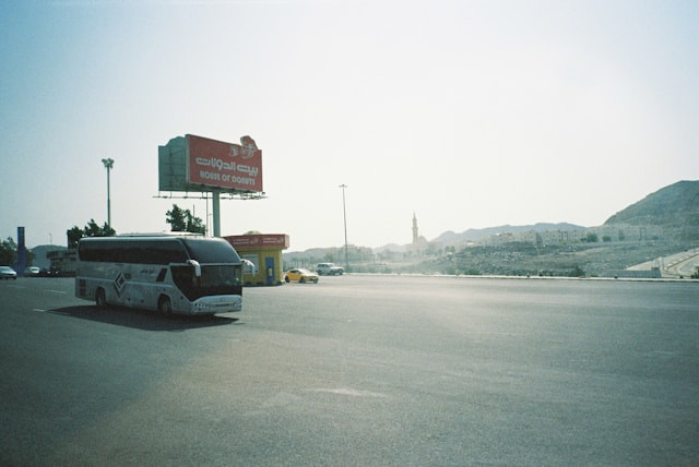 Rest Area KM 88. Foto Hanya Ilustrasi. Sumber Foto: Unsplash.com/K Munggaran