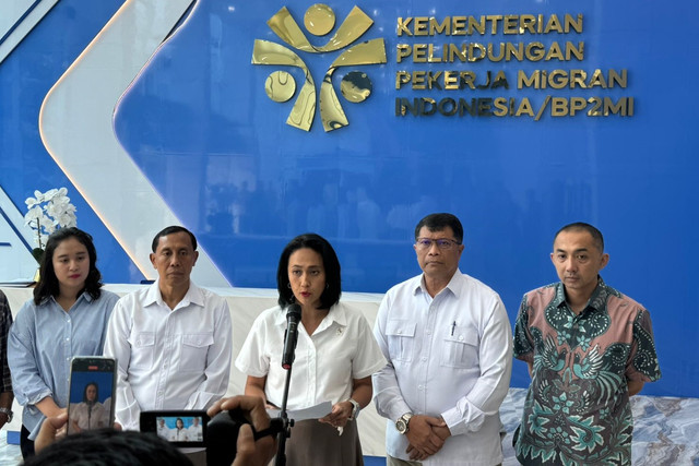 Wakil Menteri Pelindungan Pekerja Migran Indonesia Christina Aryani memberikan keterangan pers di Kantor Kementerian Pelindungan Pekerja Migran Indonesia, Jakarta, Minggu (26/1/2025). Foto: Luthfi Humam/kumparan