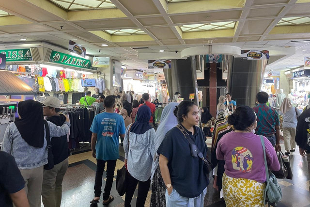 Situasi Pasar Tanah Abang Blok B, Jakarta, Minggu (26/1/2025).  Foto: Ghifari/kumparan 