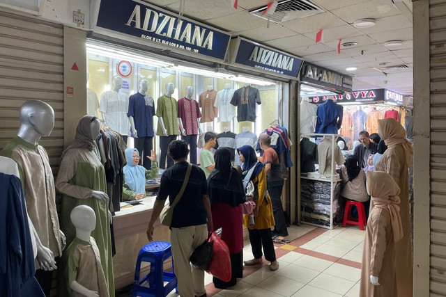 Situasi Pasar Tanah Abang Blok B, Jakarta, Minggu (26/1/2025).  Foto: Ghifari/kumparan 