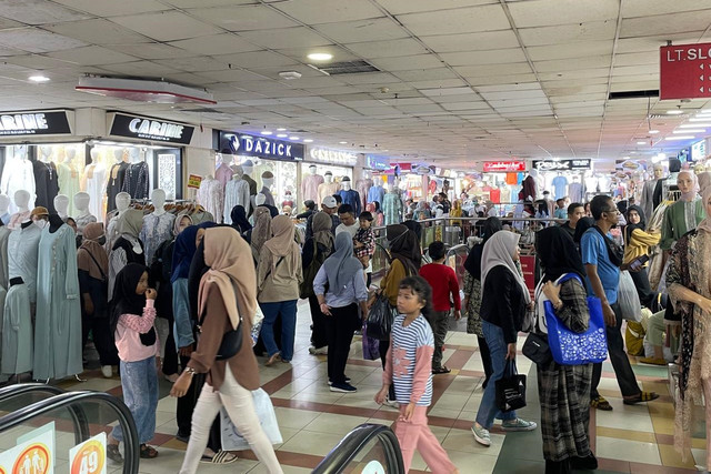 Situasi Pasar Tanah Abang Blok B, Jakarta, Minggu (26/1/2025).  Foto: Ghifari/kumparan 