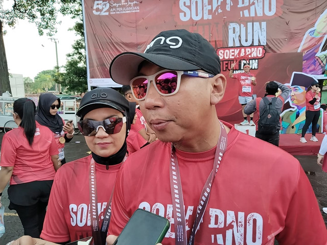 Gubernur Lampung terpilih Rahmat Mirzani Djausal, bersama istrinya Purnama Wulan Sari saat menghadiri Soekarno Fun Run 5K yang digelar oleh DPD PDIP Lampung | Foto : Eka Febriani / Lampung Geh