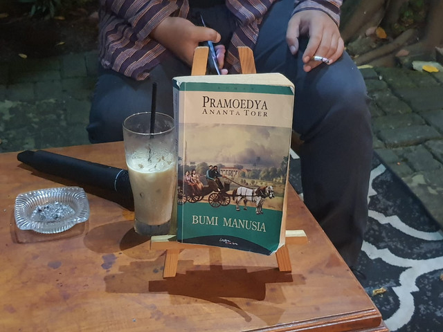 Bumi Manusia karya Pramoedya Ananta Toer/Ary Priyanto