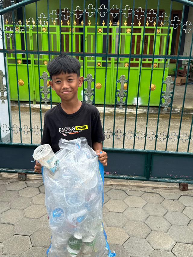 Anak Desa Sugihwaras yang Memilah Sampah (22/01/2025). (Dokumentasi Pribadi