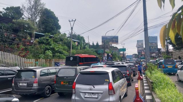 Kondisi lalu lintas Puncak, Senin (27/1/2025). Dok: kumparan