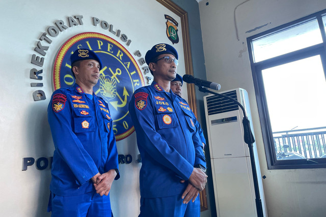 Dirpolairud Polda Metro Jaya Kombes Pol Joko Sadono, saat diwawancarai wartawan usai pembongkaran pagar laut Tangerang, di Gedung Satrolda Polair Polda Metro Jaya, Pluit, Jakarta Utara, Senin (27/1/2025). Foto: Fadhil Pramudya/kumparan