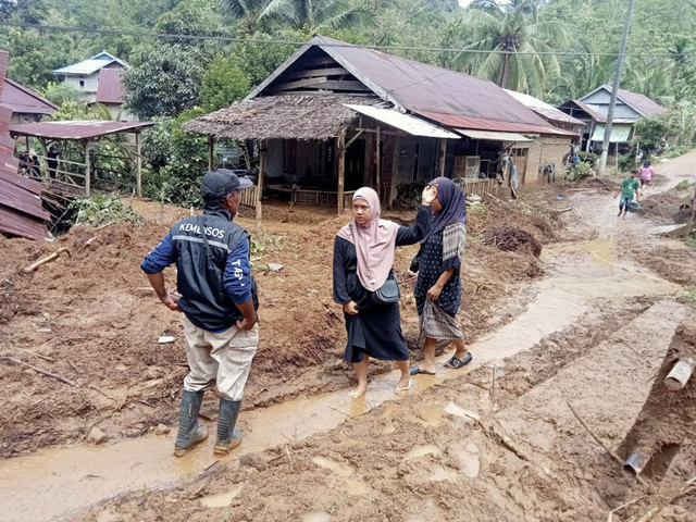 Bantuan Kemensos untuk korban longsor di Mamuju. Foto: Dok. Kemensos