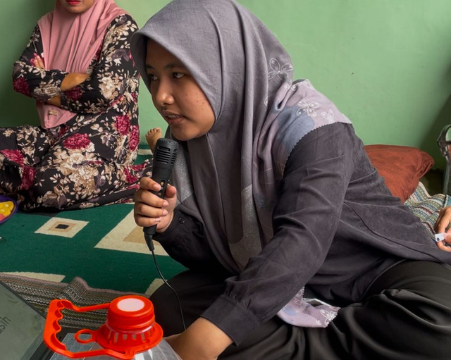 Auliya Mahasiswi Jurusan Kimia UIN Malang sebagai Pembicara. Sumber: Dokumentasi Pribadi.