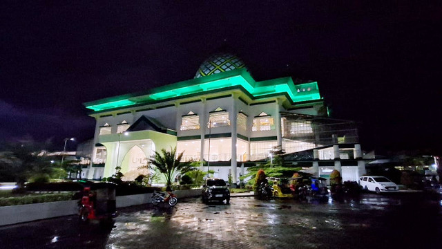 Masjid Agung Baitul Makmur, Kota Kotamobagu, Sulawesi Utara, jadi kebanggaan masyarakat di wilayah Bolaang Mongondow Raya.