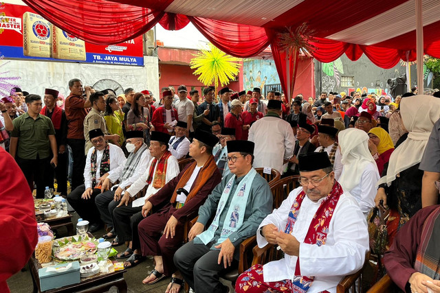 Gubernur Jakarta terpilih Pramono Anung, Wakil Gubernur Jakarta terpilih Rano Karno, dan Pj Gubernur Jakarta Teguh Setyabudi menghadiri Festival Bandeng Rawa Belong di Jakarta Barat, Selasa (28/1/2025). Foto: Alya Zahra/kumparan 