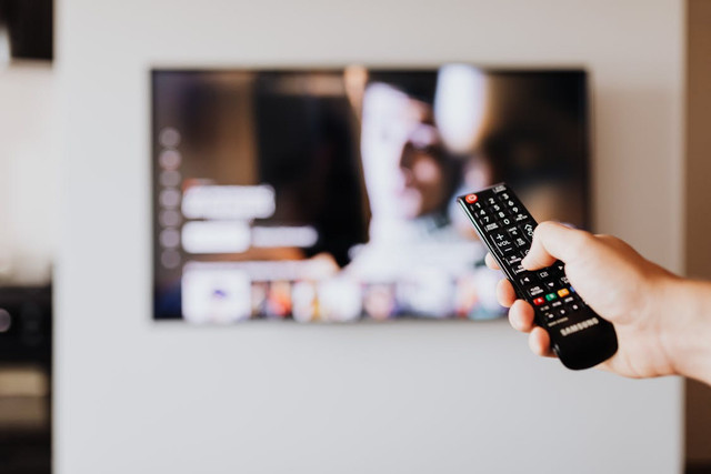 Ilustrasi remote TV universal. Foto: Pexels