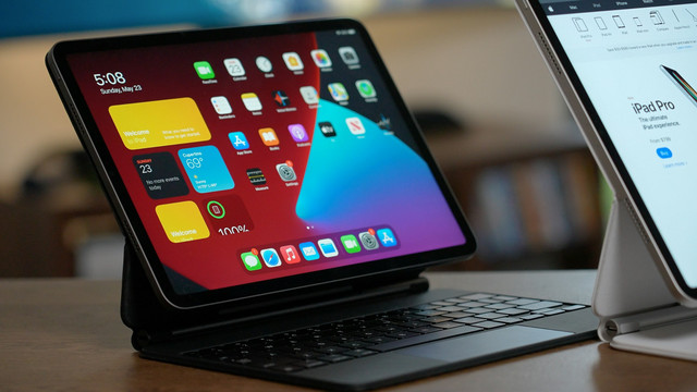 Tablet adalah perangkat elektronik portabel yang menggabungkan fungsi komputer dengan kemudahan mobilitas. Foto: Unsplash.com