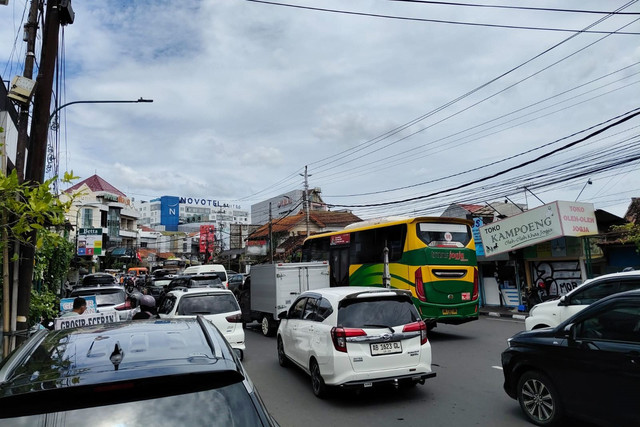 Kepadatan kendaraan di Jalan Mataram, Kota Yogyakarta, Selasa (28/1/2025). Foto: Arfiansyah Panji Purnandaru/kumparan