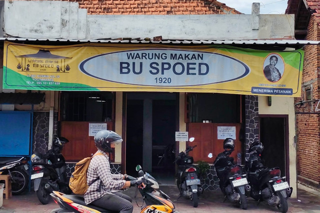 Warung Bu Spoed di Jalan Ibu Ruswo, Kemantren Gondomanan, Kota Yogyakarta, Selasa (28/1/2025). Foto: Arfiansyah Panji Purnandaru/kumparan