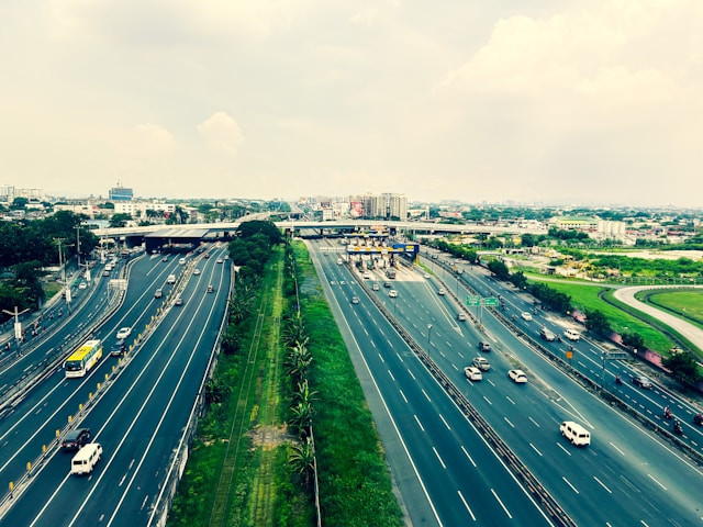 Tarif Tol Klaten-Solo 2025. Foto hanya ilustrasi, bukan tempat sebenarnya. Sumber: Unsplash/Jamie Zhang